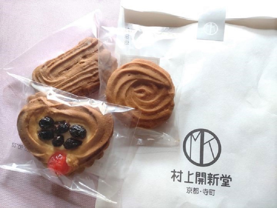 洋菓子店「村上開新堂」のロシアケーキとクッキー缶 - リビング京都